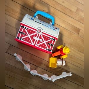 Fisher Price Little People 2008 Family Play Farm Set with carrying‎ case